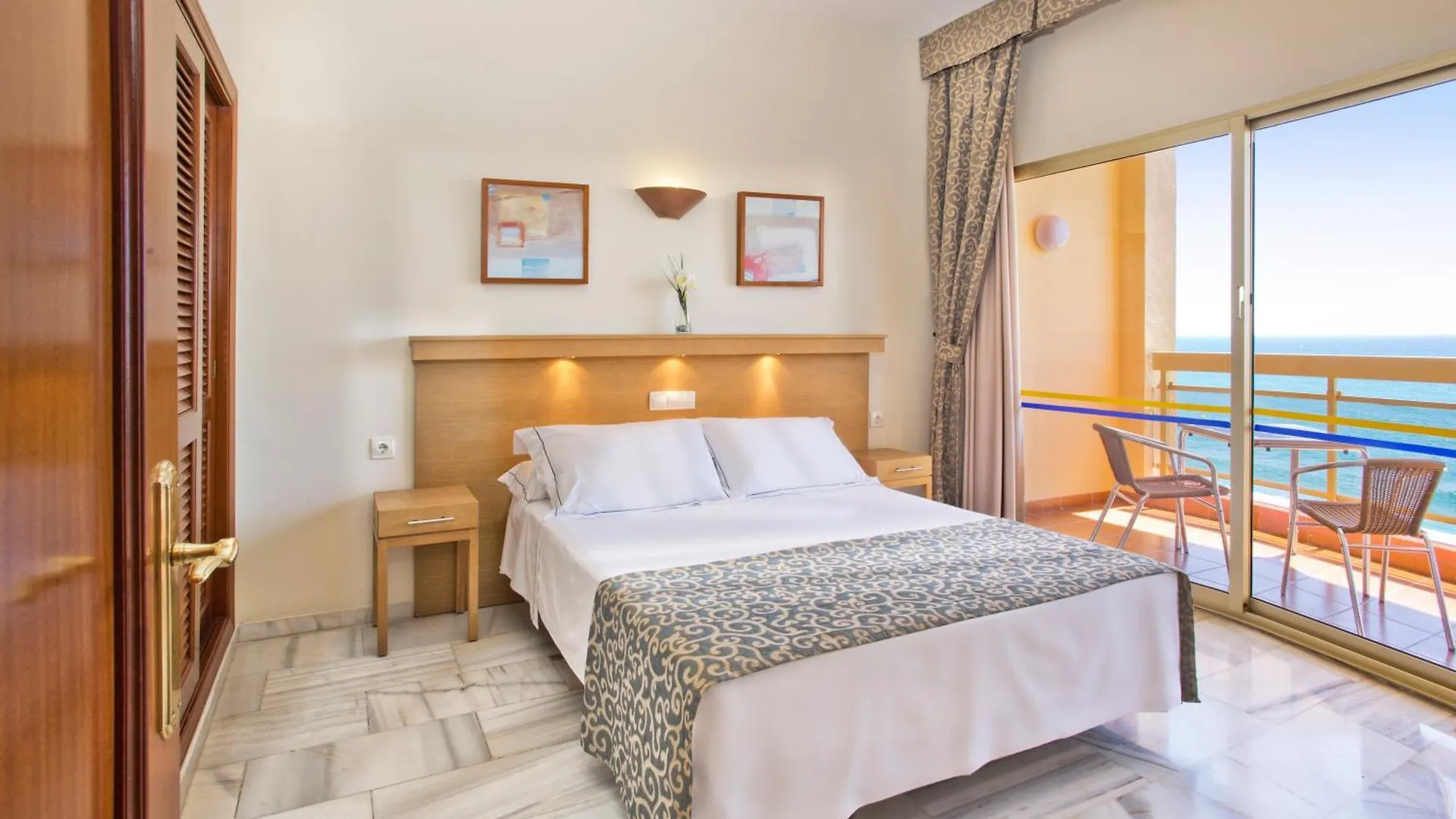 Sunset Beach Club Hotel Apartments Benalmadena 4*,